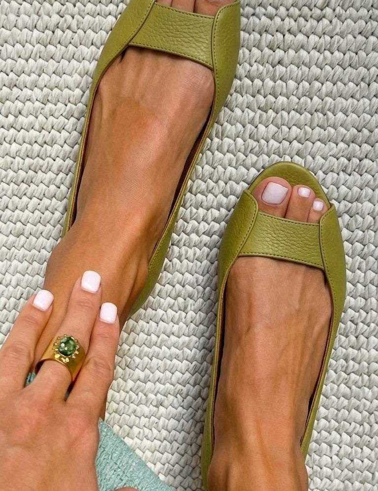 Adelina | Chic Comfort Gold Sandals