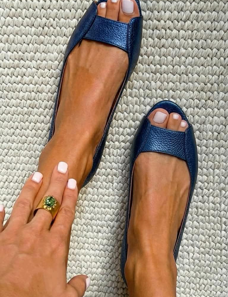 Adelina | Chic Comfort Gold Sandals