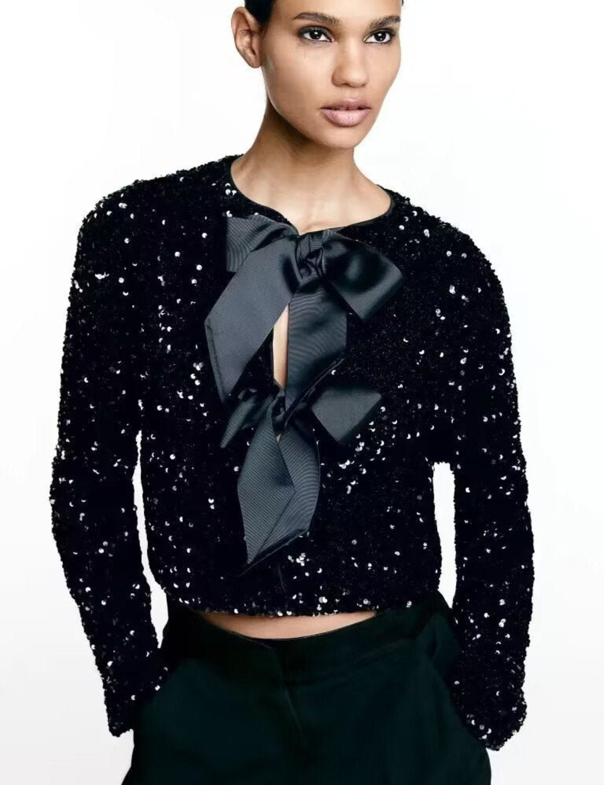 ANWEN | CHIC BLOUSE WITH BOW DETAIL