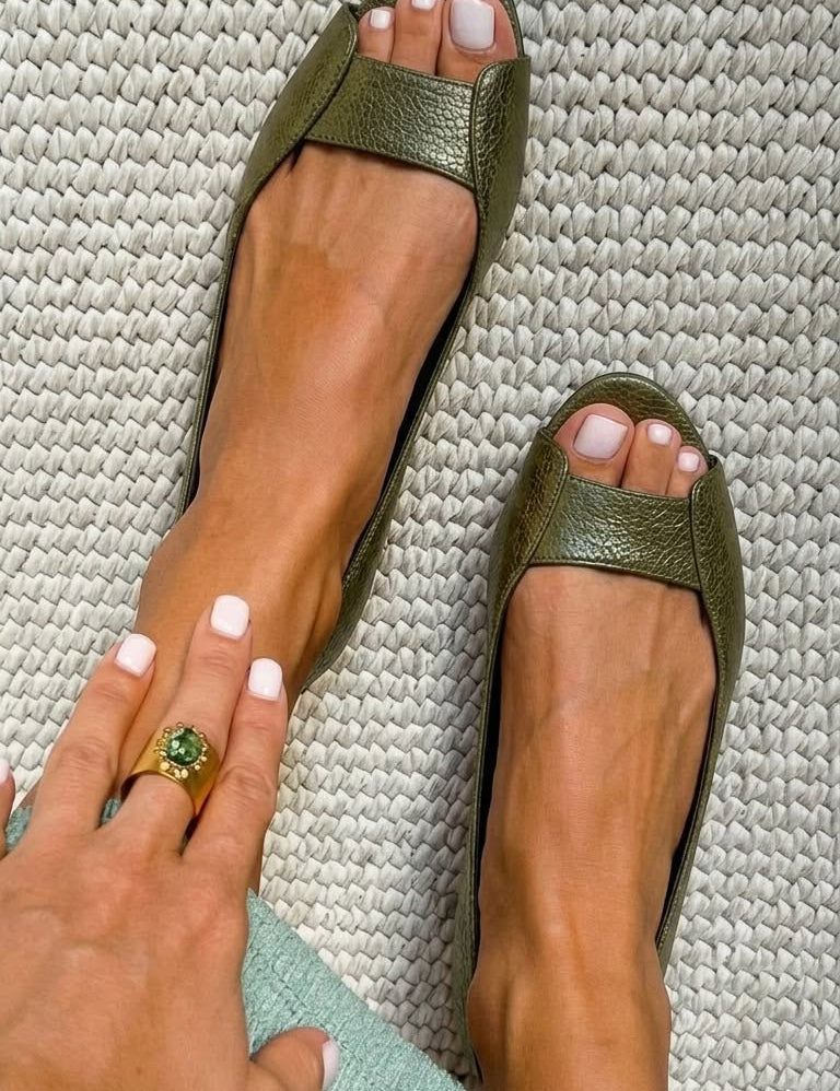 Adelina | Chic Comfort Gold Sandals